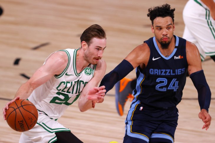 Gordon Hayward kembali membela Boston Celtics