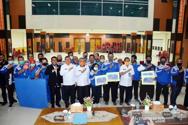 Pemkab Kubu Raya berikan penghargaan kepada atlet berprestasi