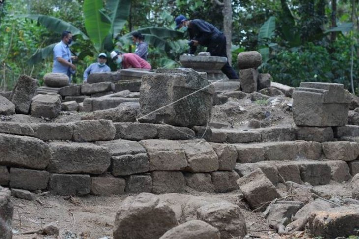 Penelitian batu Candi Tibayan