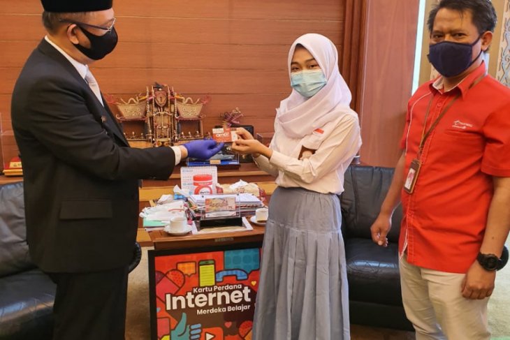 Telkomsel pastikan kehandalan jaringan mudahkan siswa Kalbar nikmati 473 ribu kartu merdeka belajar daring