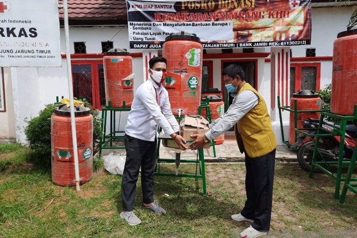 Relawan Sinar Mas bagikan 1.100 masker kepada warga Tanjab Timur