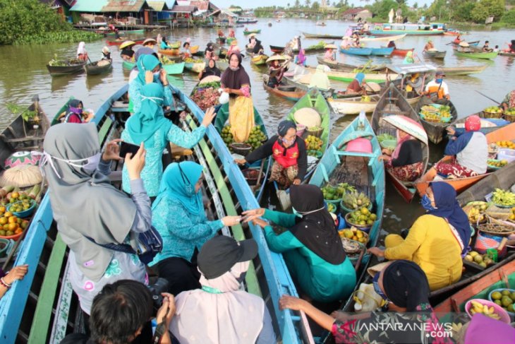 PKK Banjar gebrak masker di Pasar Terapung Lok Baintan