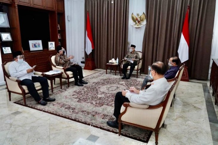 Lapor Wapres, Erick: proses vaksin COVID-19 halal harus jadi prioritas