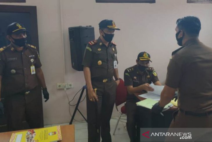 Kejaksaan Negeri geledah Kantor Sekretariat KPU Kabupaten Penajam