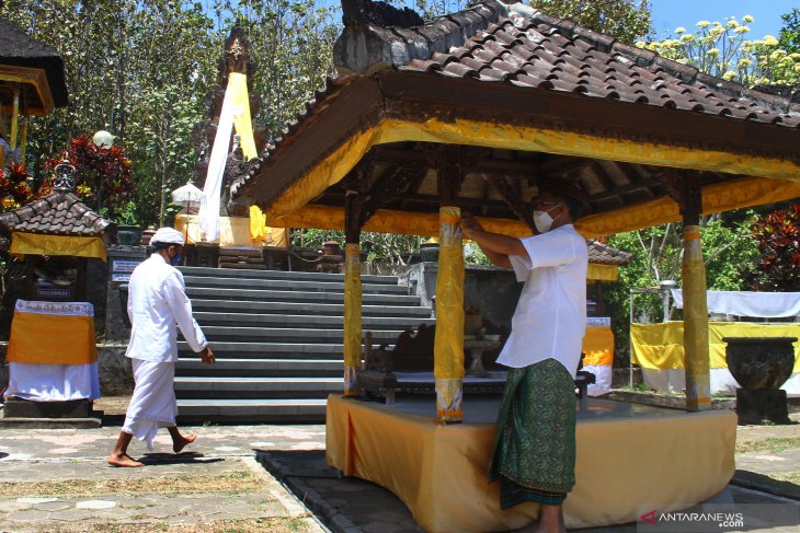 Persiapan perayaan galungan di Malang