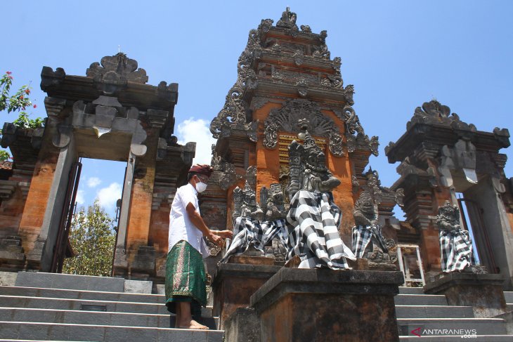 Persiapan perayaan galungan di Malang