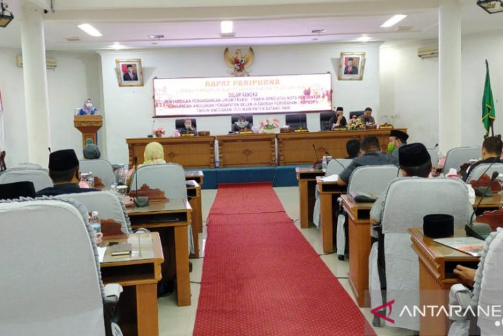 Paripurna RAPBD-P 2020, sembilan fraksi sampaikan pandangan umum