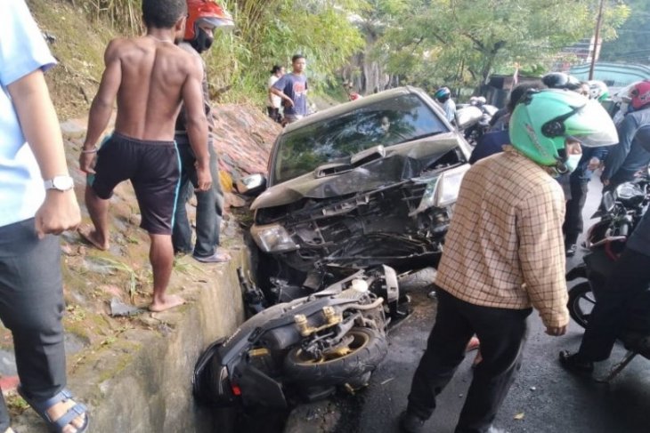 Seorang Polwan tewas menggenaskan akibat ditabrak minibus saat hendak ke kantor