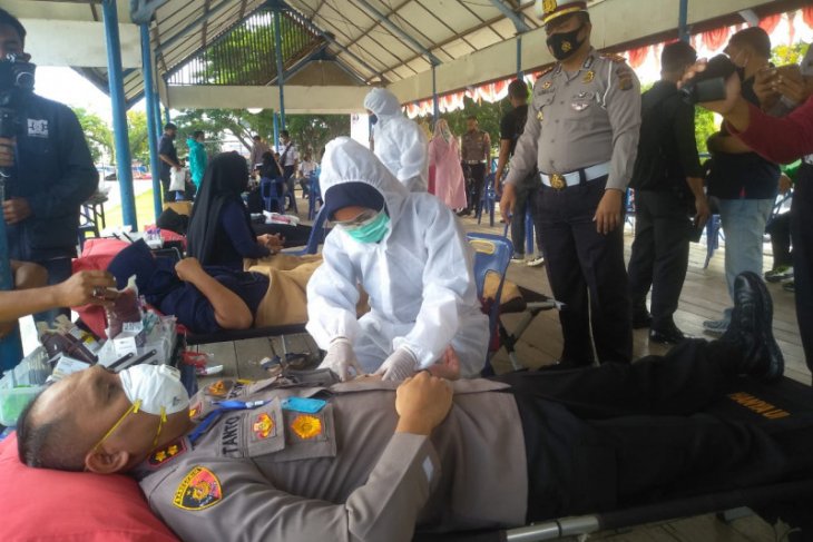 HUT Lantas Bhayangkara ke-65, Polres Lhokseumawe gelar donor darah