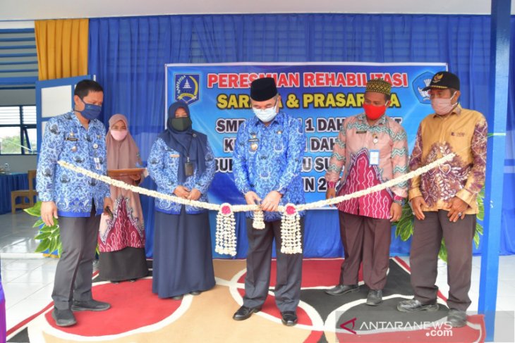 Kini SMPN 1 Daha Barat memiliki lapangan yang luas
