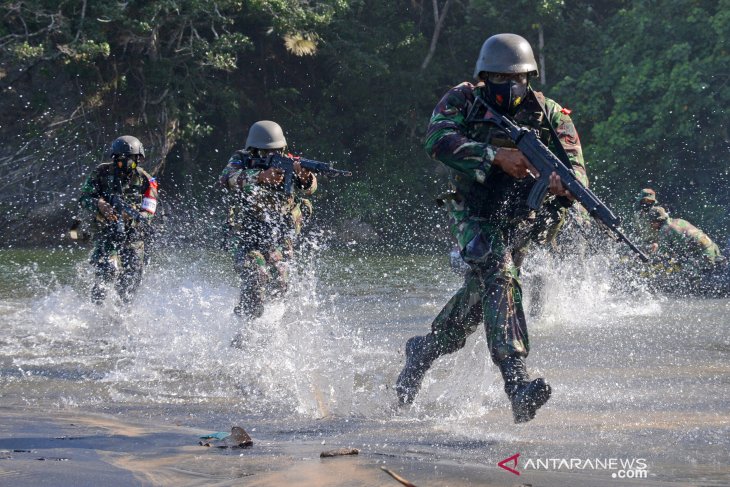 Latihan Marinir di Malang