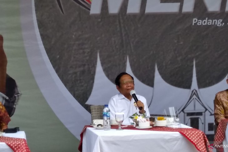 Mahfud MD ingatkan kepala daerah yang dibiayai cukong berpotensi korupsi kebijakan