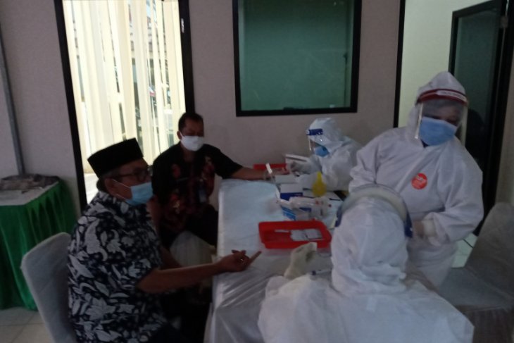 55 anggota DPRD Banten jalani rapid test COVID-19