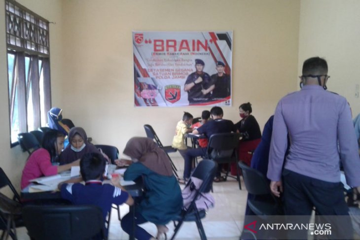 Gegana Polda Jambi gulirkan