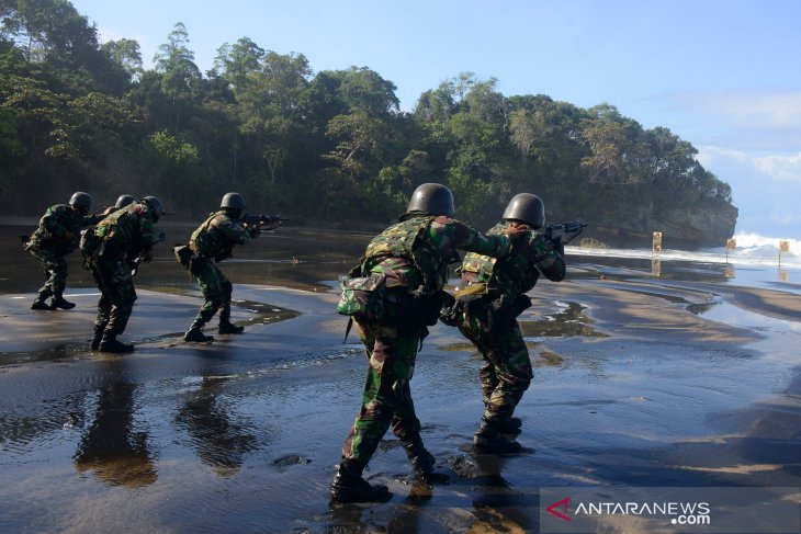 Latihan Marinir di Malang