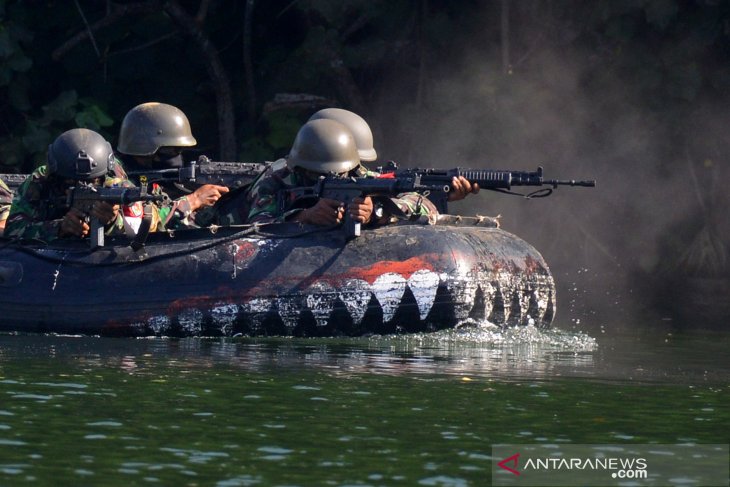 Latihan Marinir di Malang