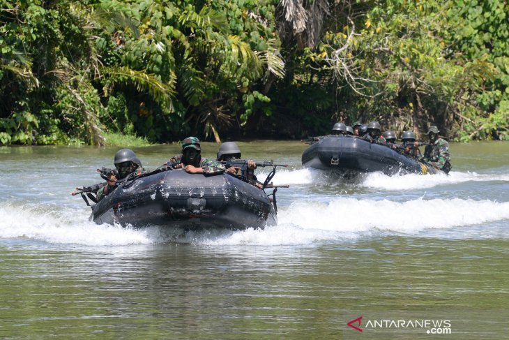 Latihan Marinir di Malang