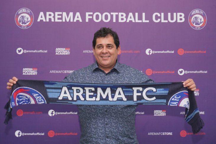 Arema FC kenalkan pelatih baru asal Brazil Carlos Oliveira
