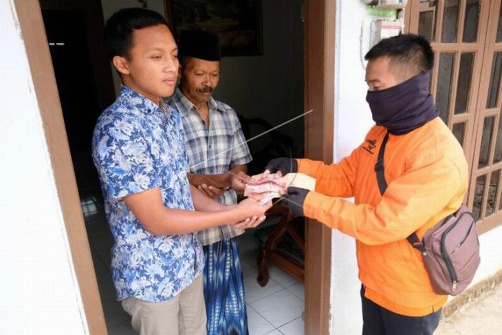 Penyaluran bantuan sosial tunai