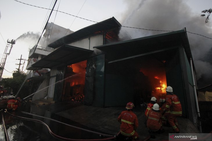 Gudang mesin jahit terbakar