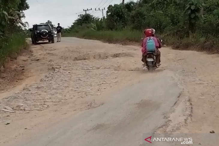 Kerusakan jalan di wilayah calon ibu kota negara mulai diperbaiki
