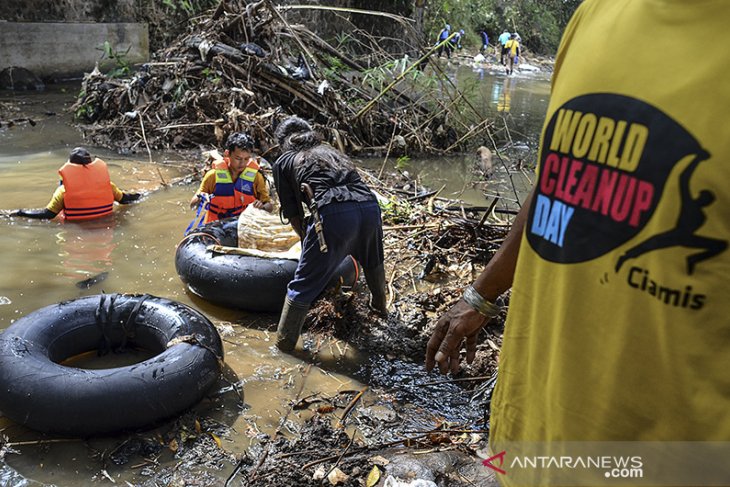 AKSI WORD CLEANUP DAY