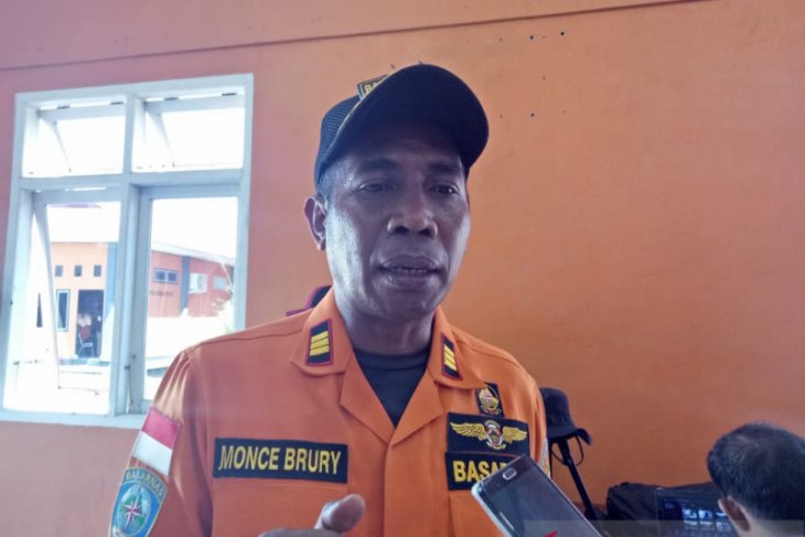 Empat helikopter dari Timika evakuasi kru helikopter PT NUH dari kawasan hutan