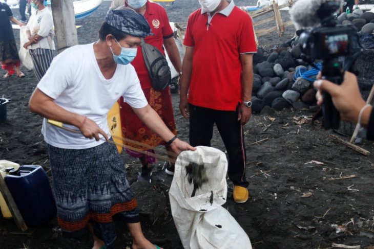 Bupati Klungkung larang sampah plastik dibuang di pantai