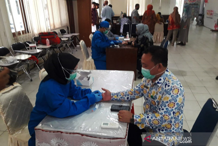 Gubernur Sutarmidji lakukan dua kali tes usap COVID-19