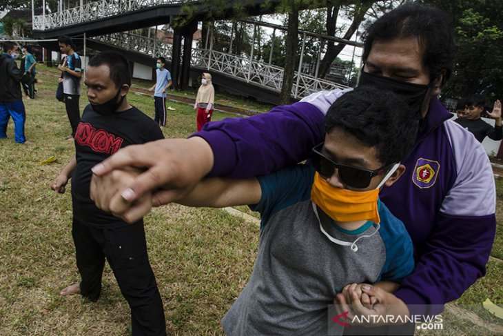 Pelatihan pencak silat bagi tuna netra 