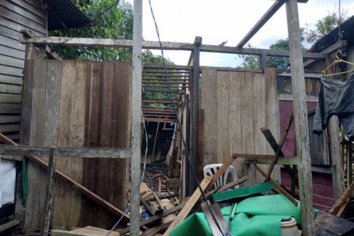 Pemerintah akan bangun rumah Bastiansyah yang roboh saat banjir