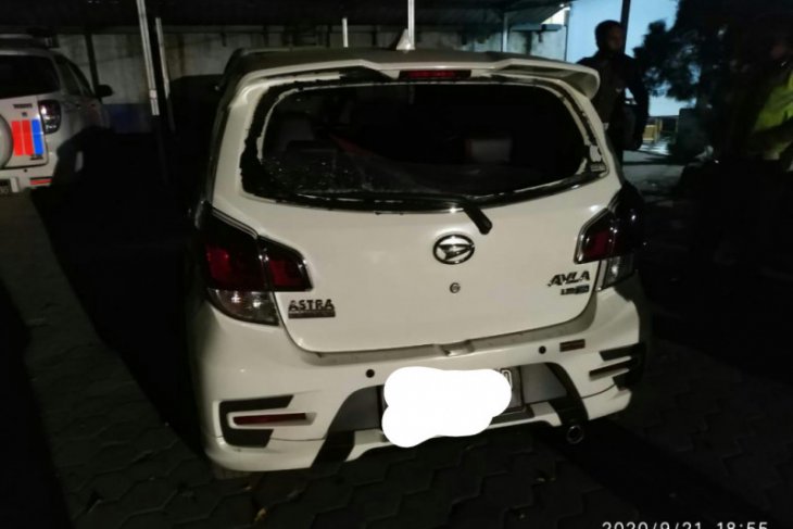 Niat bantu korban kecelakaan ke Puskesmas, mobil malah dilempari bata