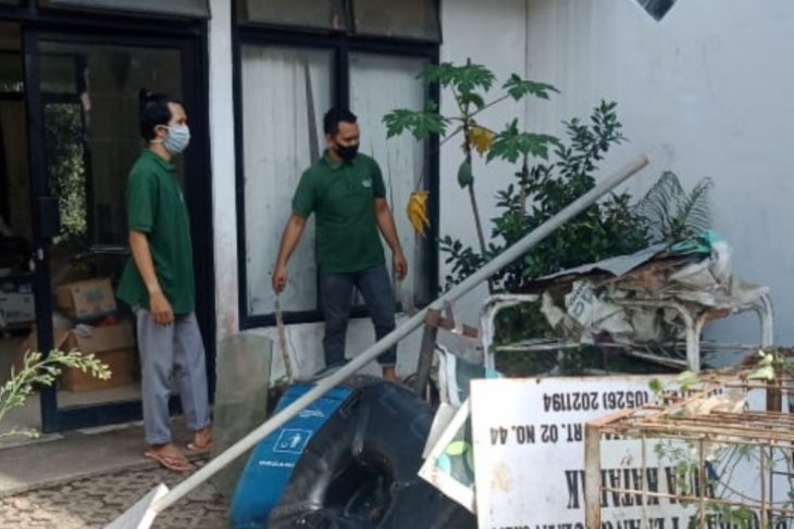 On World Cleanup Day 2020, Tabalong-YABN clean and sort waste