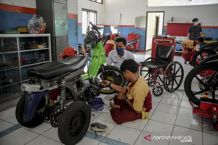 Pelatihan keterampilan otomotif bagi disabilitas 