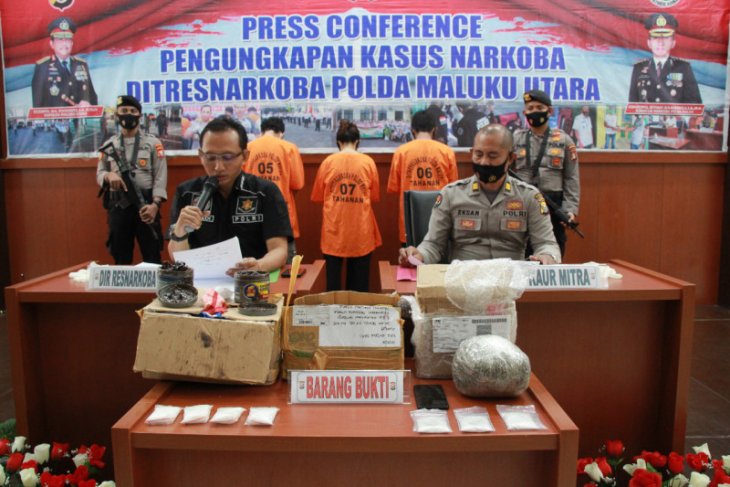 Terdakwa kurir narkoba jenis sabu-sabu 10 kilogram dan 30.566 butir ekstasi di vonis hukuman mati