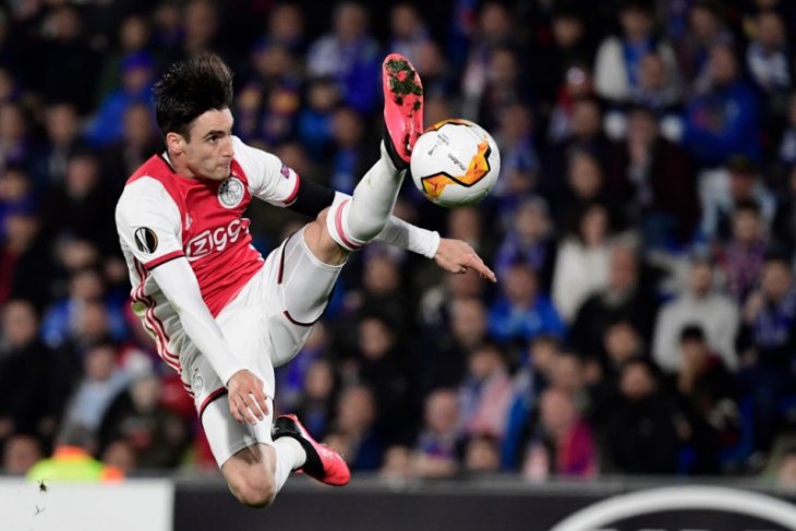 MU incar pemain Ajax Nicolas Tagliafico, anggaran disiapkan sekitar Rp400 miliar