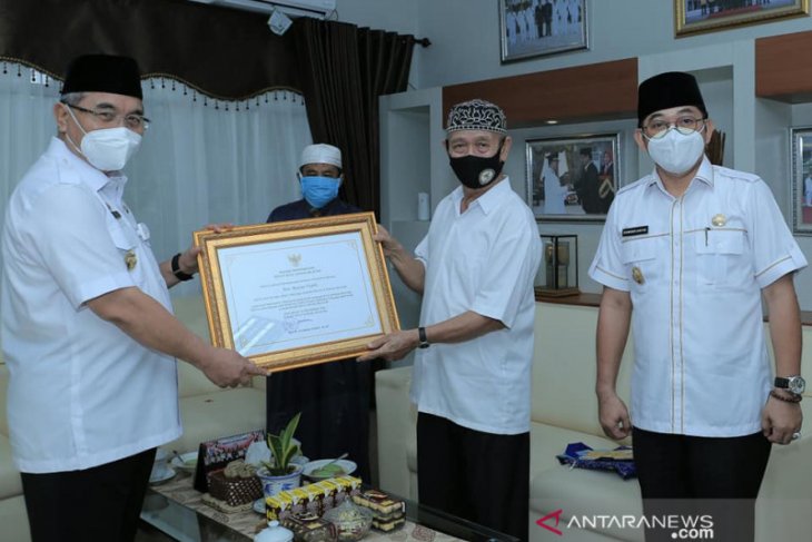 Jelang berakhirnya Baznas periode 2015-2020, Bupati HSS serahkan piagam penghargaan