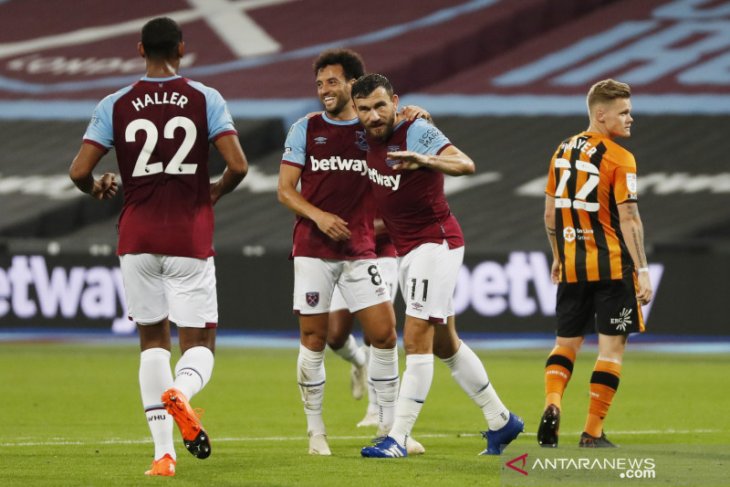 Piala Liga: West Ham menang besar atas Hull untuk melaju ke putaran empat