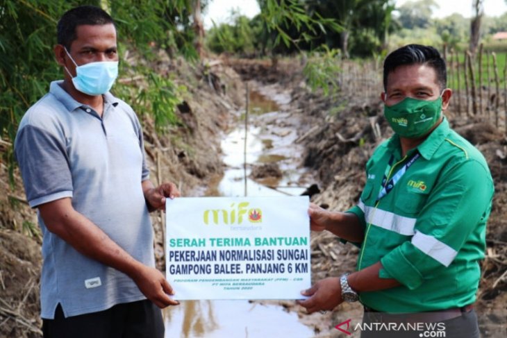 PT Mifa Bersaudara bersihkan sungai sepanjang 6 km untuk pertanian