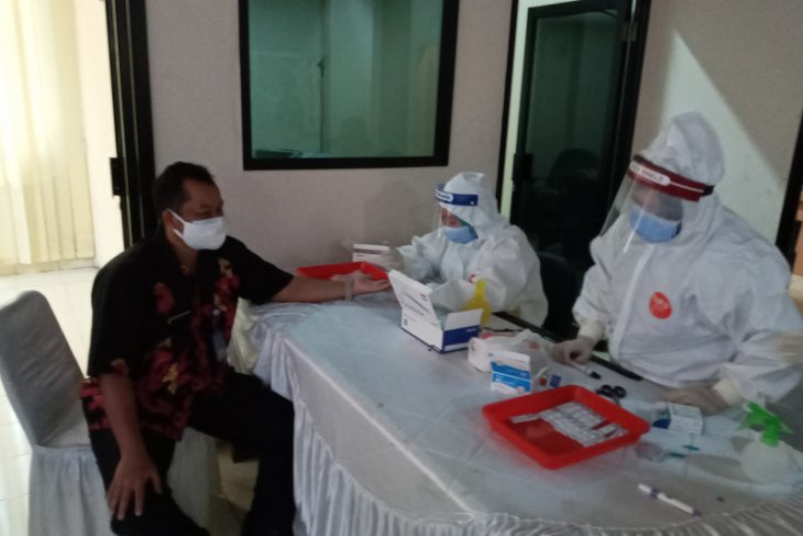Hasil uji usap, dua staf DPRD Banten positif terinfeksi COVID-19