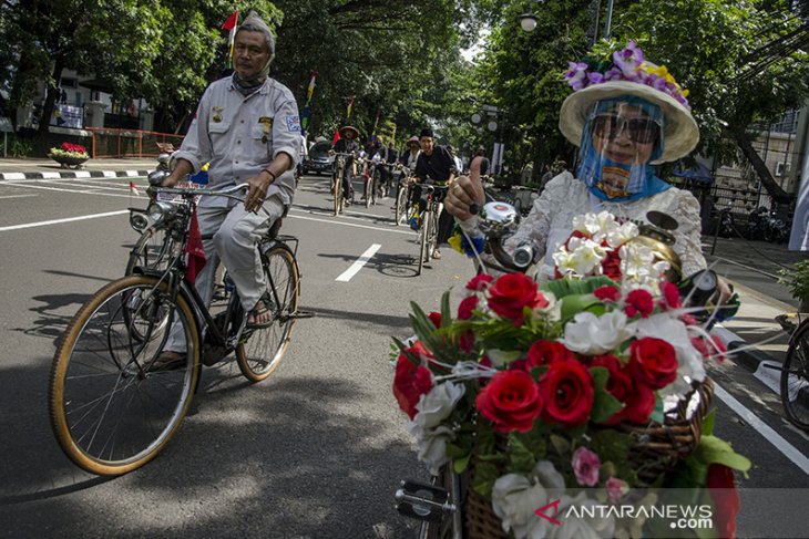 Komunitas sepeda onthel peringati HUT Bandung 