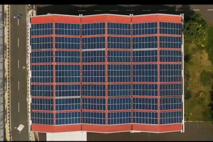 720 panel surya hiasi atap gedung Bandara Soekarno-Hatta