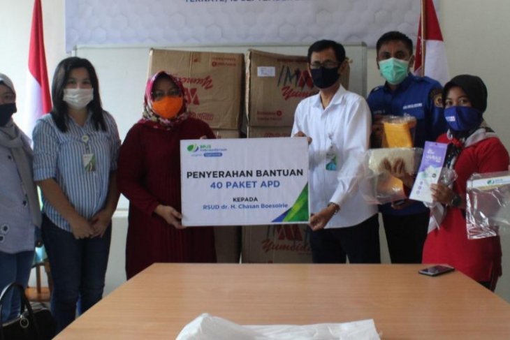 BPJAMSOSTEK Ternate Serahkan Bantuan Paket APD ke RSUD Dr. H. Chasan Boesoirie