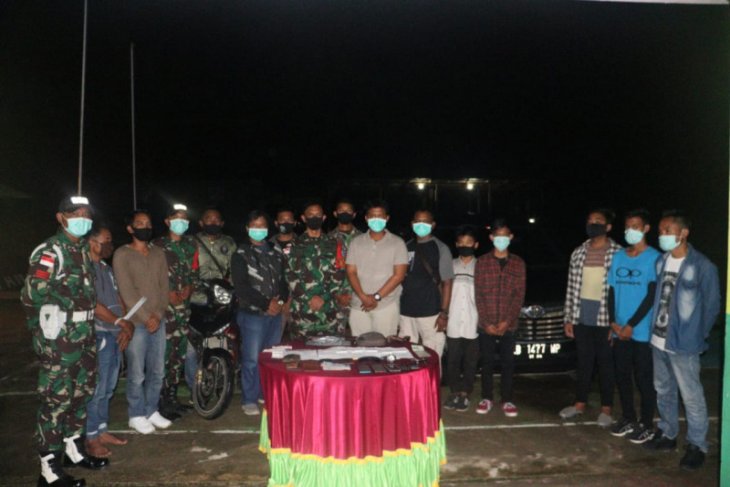 Satgas Pamtas tangkap dua pelaku sindikat pengiriman PMI ilegal ke Malaysia