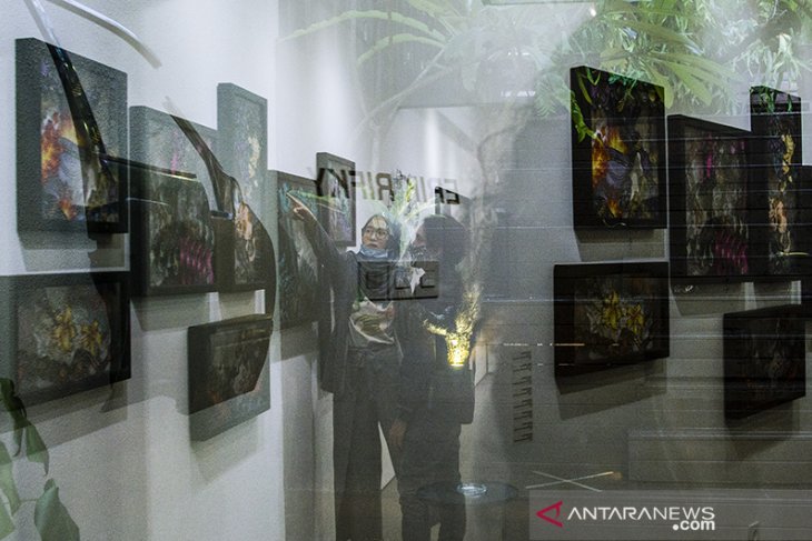 Pameran lukis satu ruang dua pintu 