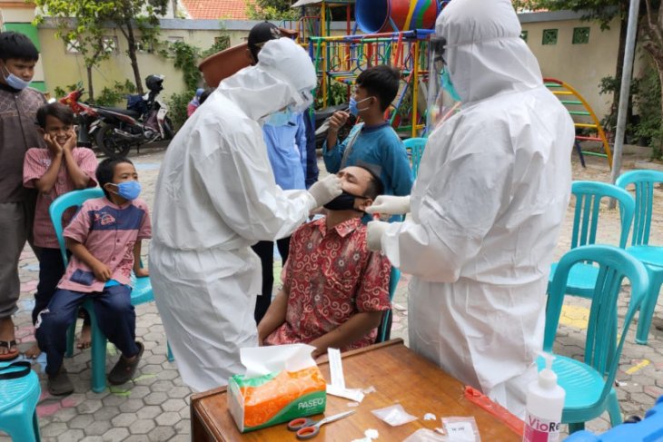 Pemkot Surabaya intensifkan pemeriksaan COVID-19 di pesantren