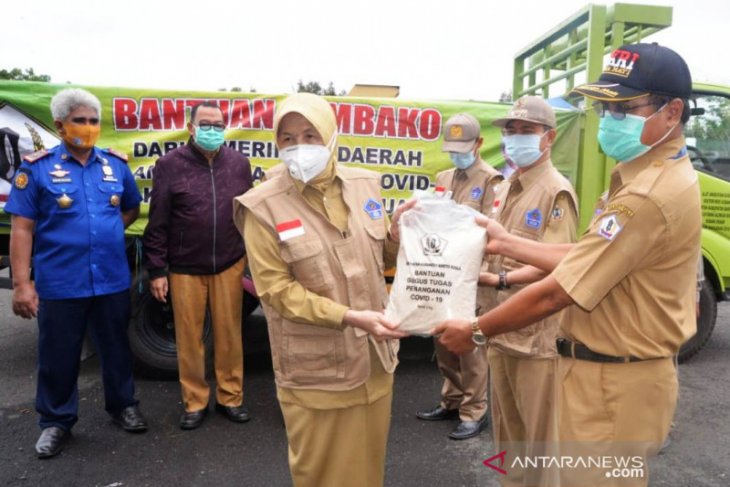 Again, Batola assists 20,222 poor households affected by COVID-19