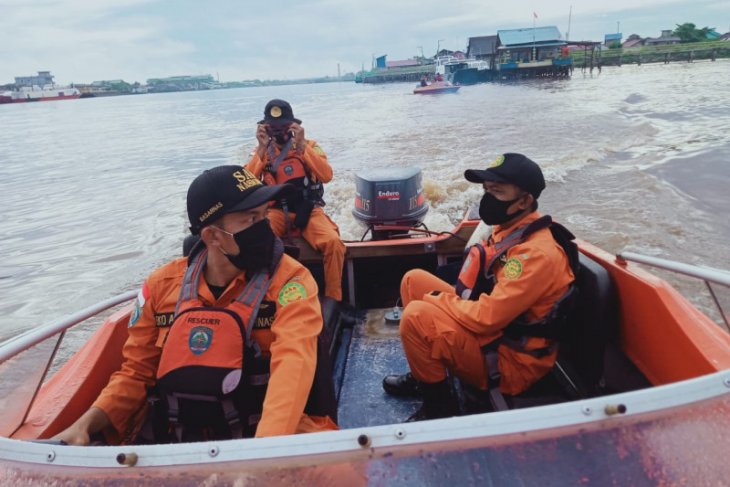 Tim SAR gabungan cari korban tenggelam di Sungai Kapuas