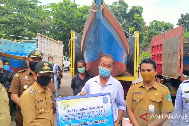 Pemerintah Kabupaten Bangka salurkan bantuan 40 mesin kapal penangkapan