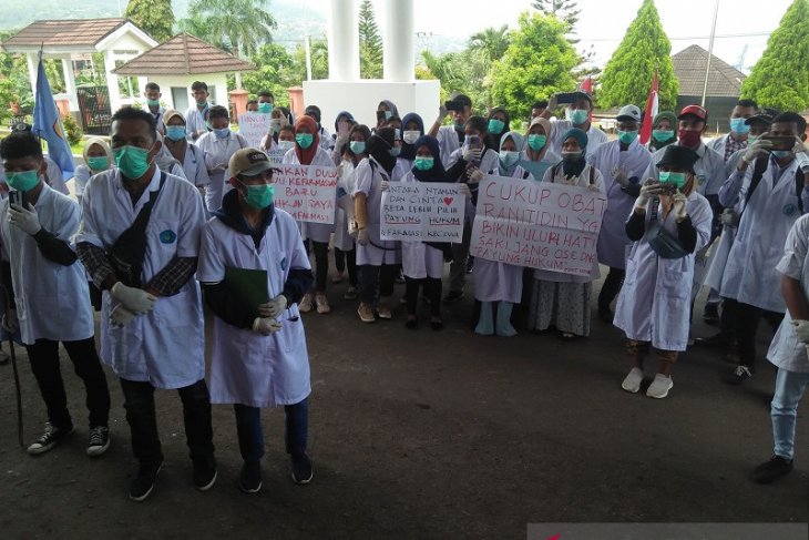 DPRD Maluku profesi apoteker harus dihormati